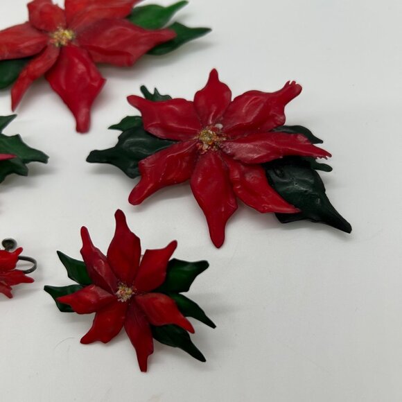 Vintage Poinsettia Brooches 1940s WWII Era Acrylic 4 Pins and Earrings Floral - Picture 5 of 16